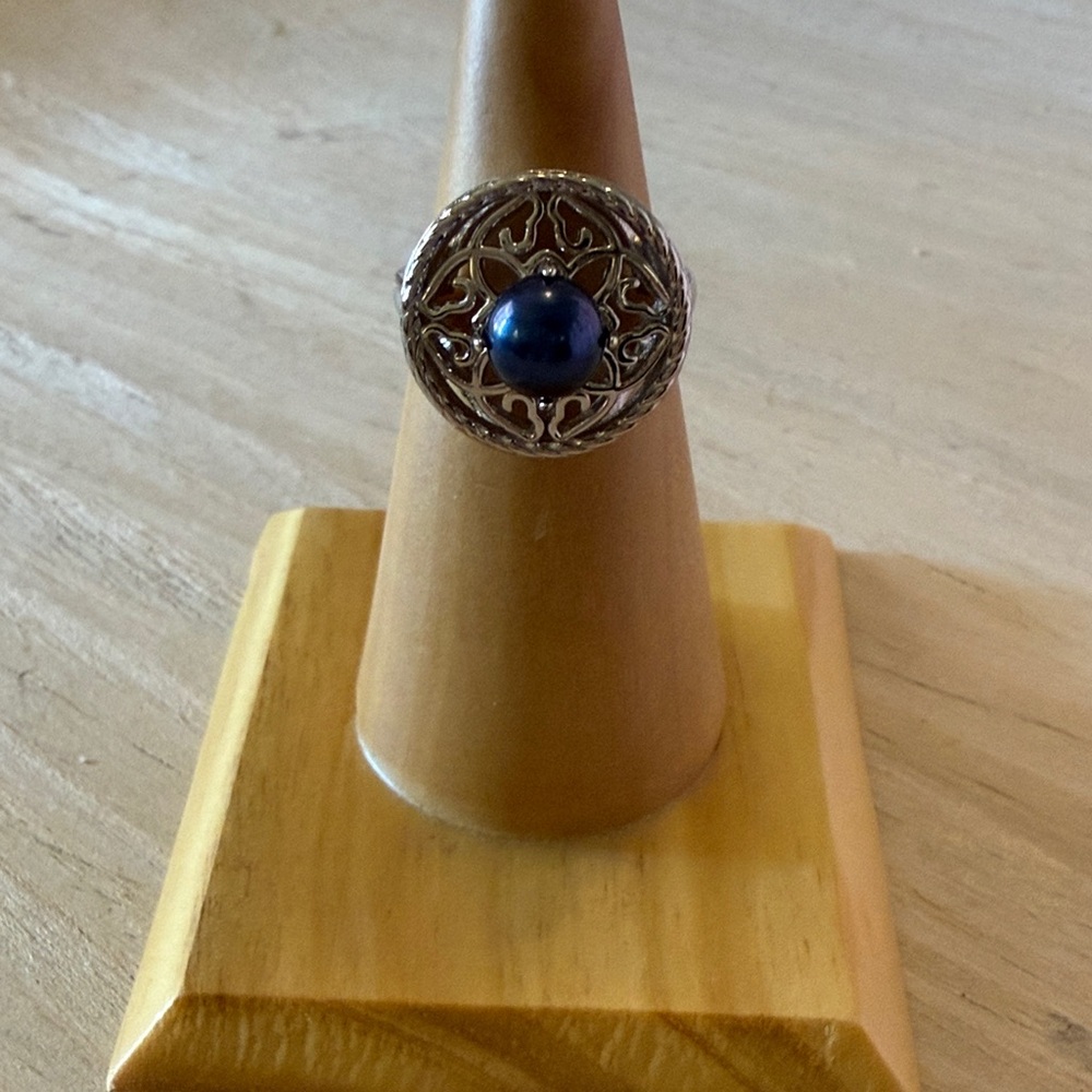 Elegant Silver and Blue Filigree Ring